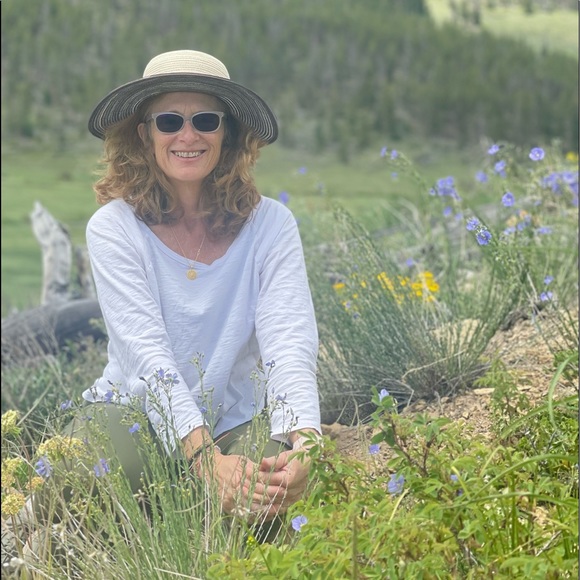 Meet your Posher, Laurie - Picture 2 of 2